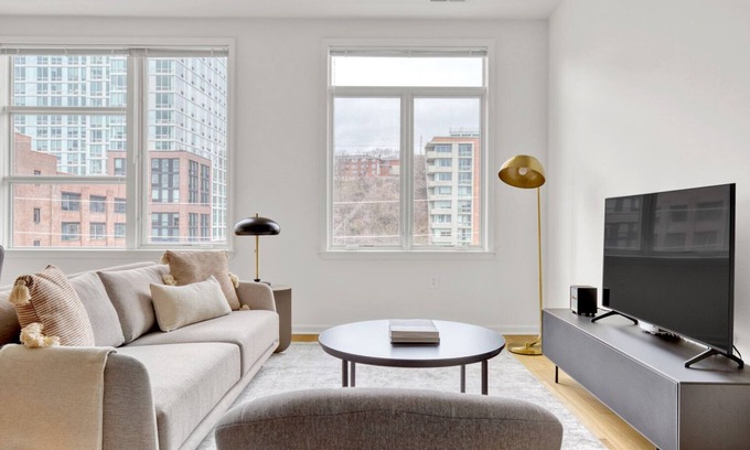 Hoboken Apartment | Bright Hoboken 2BR w/Gym, Pool & Shuttle, near waterfront, by Blueground