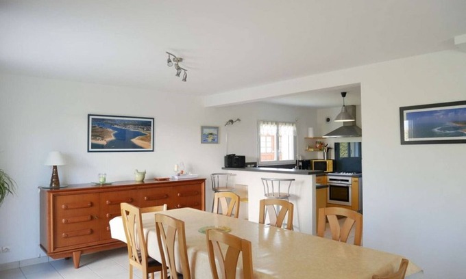 Erdeven Villa | Bright house near beaches and center, enclosed garden, private parking