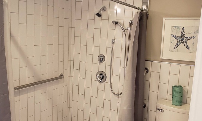 Peachtree Center Apartment | Bright & Inviting 2-Bd Apartment with Wi-Fi and Free Parking- 2103