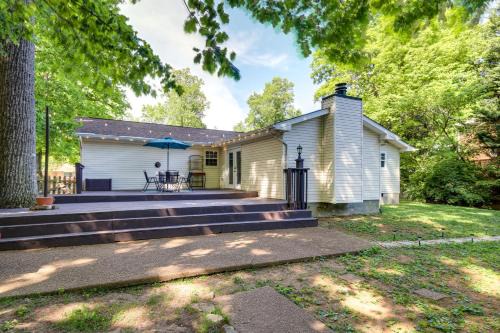 Knoxville House | Bright Knoxville Vacation Rental with Large Backyard