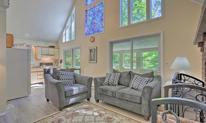 Hamlin House | Bright Lake Ariel Home Family and Pet Friendly