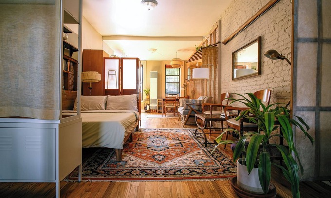 Williamsburg Apartment | Bright Loft ~ Full Floor ~ 5 Windows ~ Projector ~ Williamburg ~ Near Waterfront