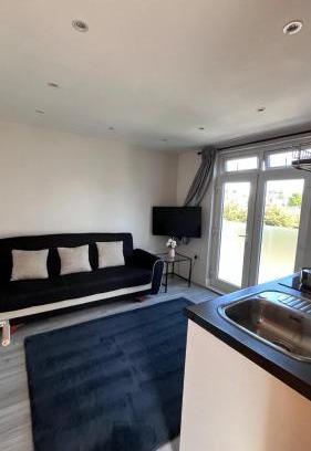 Cricklewood Apartment | Bright & Modern 1-Bed Apartment in Prime Location