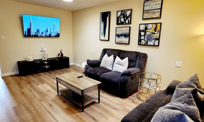 The Villas Apartment | Bright & Modern 2BR Santana Row | Silicon Valley
