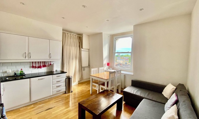 Coldharbour Apartment | Bright, Modern and Spacious Flat in Brixton w/easy access to Central London
