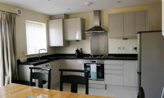 Llanfairfechan House | Bright Modern House in North Wales
