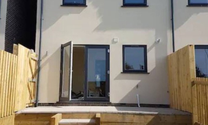 Llanfairfechan House | Bright Modern House beside Snowdonia