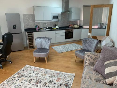 Merton Apartment | Bright Modern House with garden