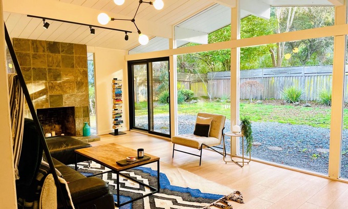 San Rafael House | Bright, modern Marin home nestled between San Francisco & Napa Valleyn