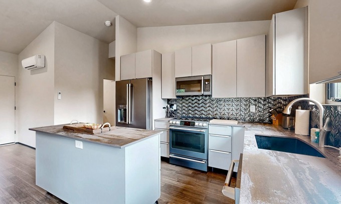 Cedar Hills House | Bright, newly built home with great deck, near Nike & central Beaverton