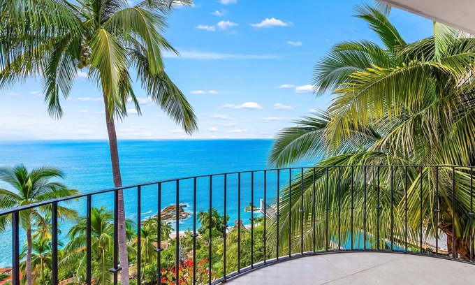 Conchas Chinas Condo | Bright ocean-view 2-story condo near beach with pool, balcony & full kitchen