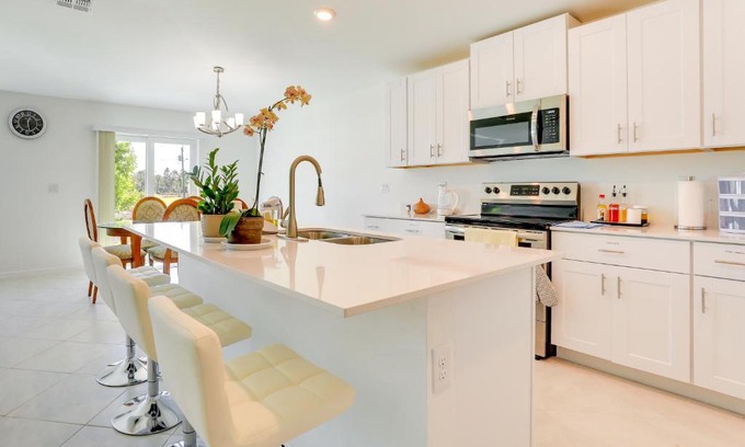 Port Charlotte - Charlotte Harbor House | Bright Port Charlotte Home - 2 Mi to Beach!