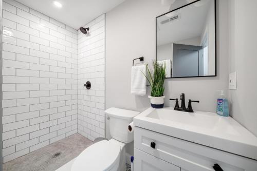 South Boston Apartment | Bright Private Room Near Beaches, Public Transit