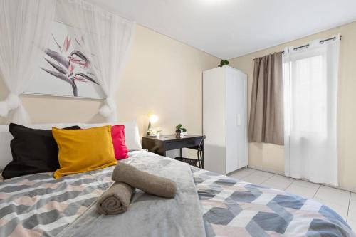 Chippendale House | Bright Private Room - Nearby CBD UTS USYD - Seconds to Famous Eateries - Shared Bathroom