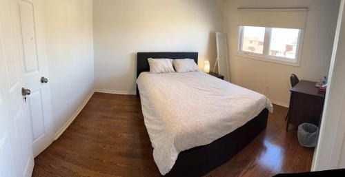 Mississauga House | Bright private single bedroom V02 on second floor