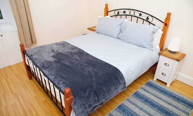Newhaven Apartment | Bright & Quiet Edinburgh Home + Free Parking