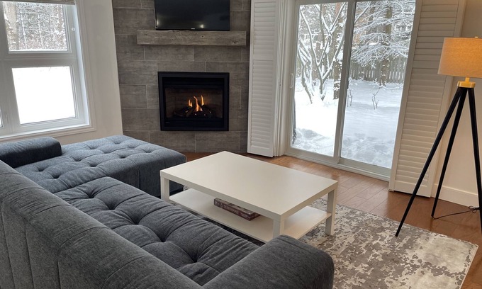 Collingwood Condo | Bright, renovated! LIGHTHOUSE POINT. Attached garage, nature, garden walk out.