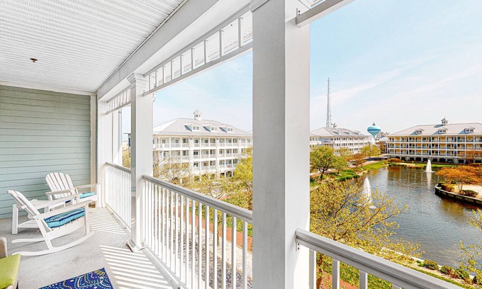Sunset Island Condo | Bright & Roomy Condo w/Shared Pool, Free WiFi, Central AC, Water Views, & W/D
