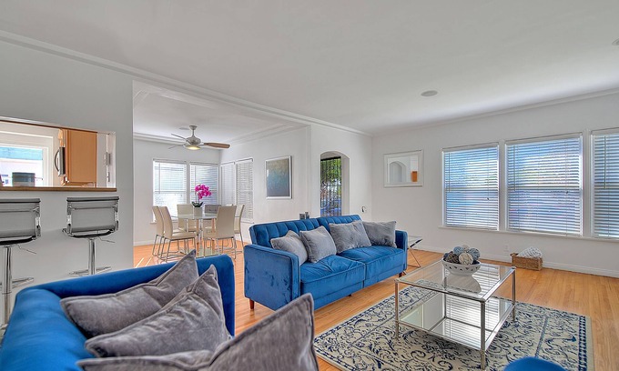 View Park-Windsor Hills House | Bright & Serene home centrally located that offers style and natural sunlight!