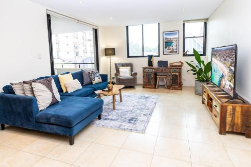 Bondi Apartment | Bright & Spacious 2 BDR w Pool Parking Balcony AC