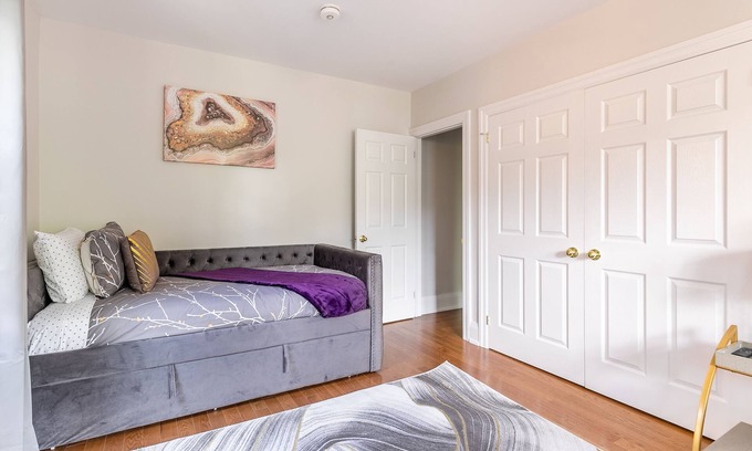 Humewood-Cedarvale Apartment | Bright & Spacious 2BR Apartment near Casa Loma