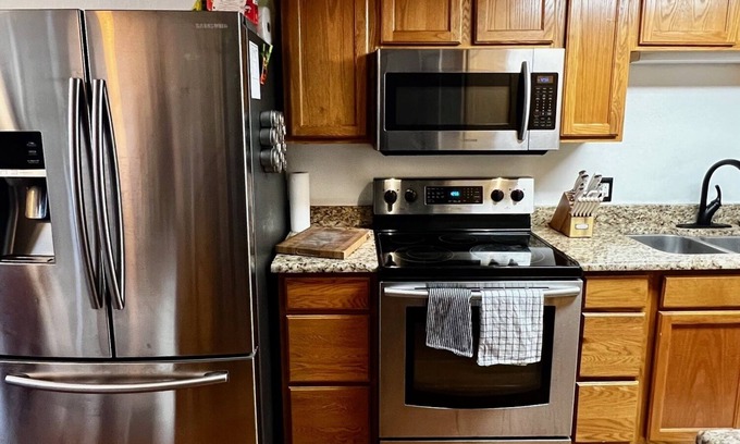 Foothills Condo | Bright, spacious 3bed/2bath near Green Mountain, great for families or WFH