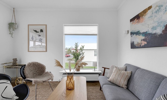 Seltjarnarnes Apartment | Bright & Spacious apartment
