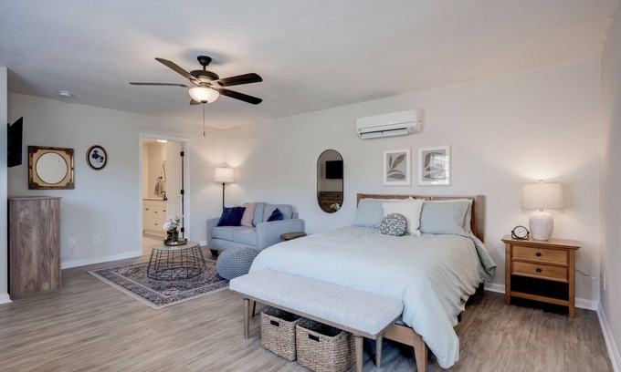 Augusta Cottage | Bright Spacious Augusta Cottage - 1 Bedroom Studio With Parking