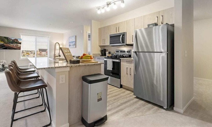 Calgary House | Bright & Spacious condo, 2BR+2Bath+Heated Parking