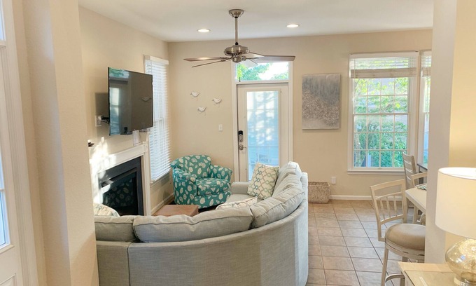 Ocean View House | Bright, Spacious End Unit OWNER MANAGED Rowhome Steps Away From All Amenities!
