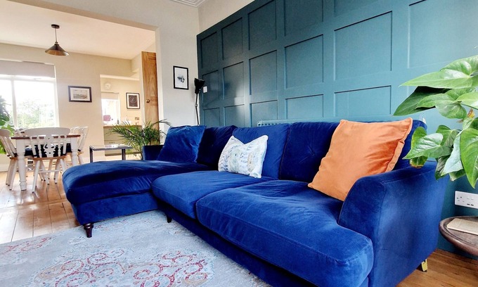 Bangor House | Bright spacious home- 5 mins from the beach!