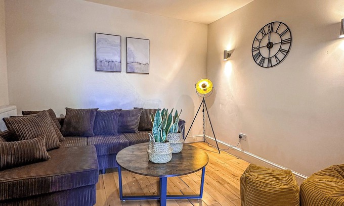 Kennington Apartment | Bright & Spacious Split Level Apartment in Kennington