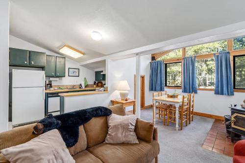 Bear Valley Apartment | Bright, Spacious Studio! - Creekside #119