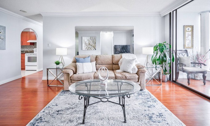 Steeles Condo | Bright specious 3 bedrooms condo close to amenities
