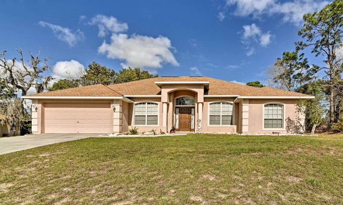 Spring Hill House | Bright Spring Hill Home: 5 Mi to Weeki Wachee Park