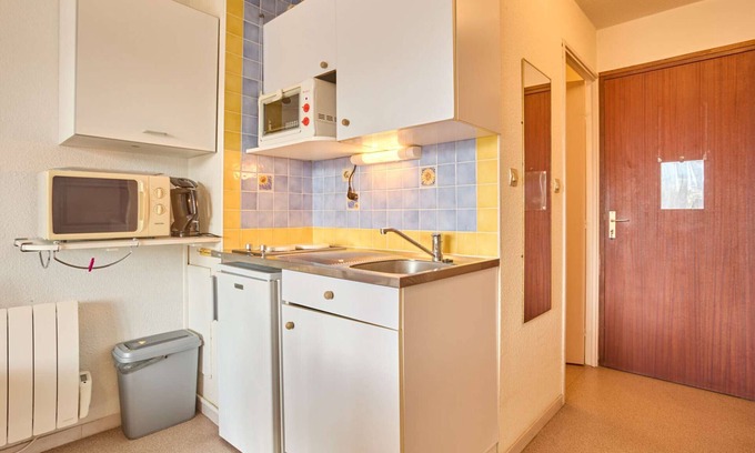 Barbotan-les-Thermes Apartment | Bright studio with balcony and Wi-Fi in Barbotan