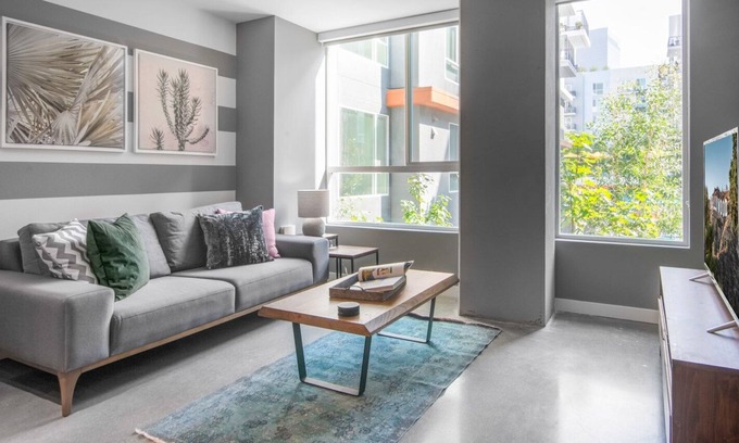 City West Apartment | Bright Studio Downtown, Gym, near Wilshire, by Blueground