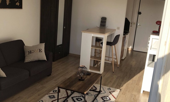 Costieres Apartment | Bright studio