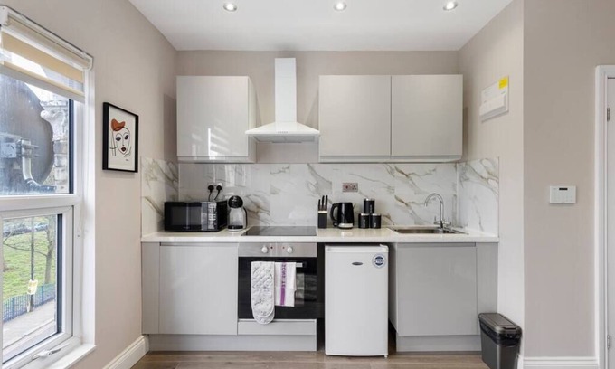Seven Sisters Apartment | Bright Studio in a Central Location