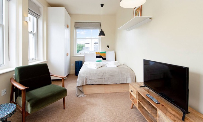 Camden Town with Primrose Hill Apartment | Bright Studio in Historic Camden Terrace