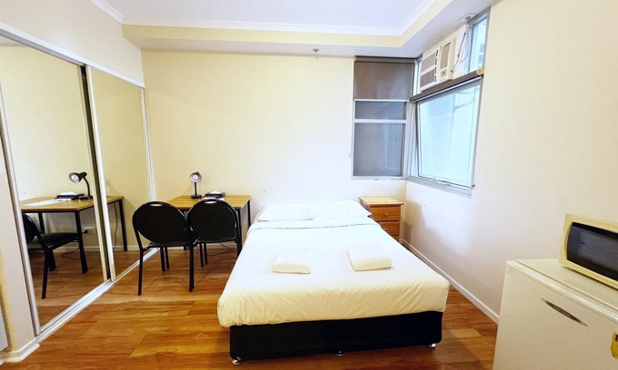 Carlton South Apartment | Bright Studio in Melbourne CBD | Walk to Shops & Markets