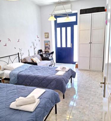 Kiparissia Apartment | Bright Studio Near Beach, Kyparissia