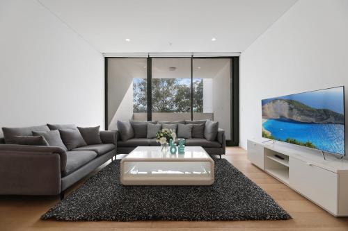 Gordon Apartment | Bright & Stylish 2-Bedroom Escape in Gordon