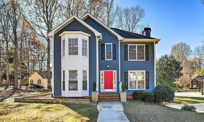 Sugar Hill House | Bright Sugar Hills Home ~ 5 Mi to Lake Lanier