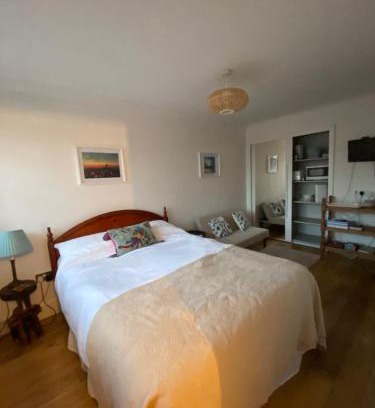 Whitstable House | Bright Suite