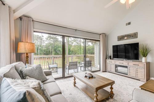 Sea Trail Apartment | Bright Sunset Beach Condo with Golf Course View