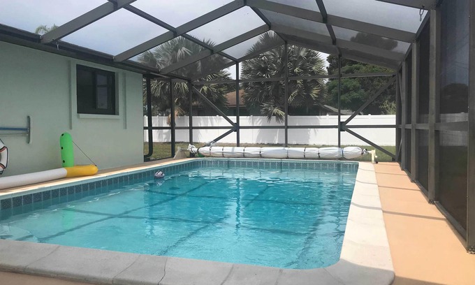 South Venice House | Bright Venice Home with Yard Less Than 4 Miles to Beach!
