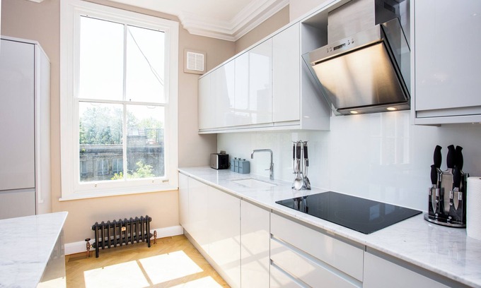 South Hampstead Apartment | Bright, Vibrant 1 BD Apartment in Sth Hampstead!