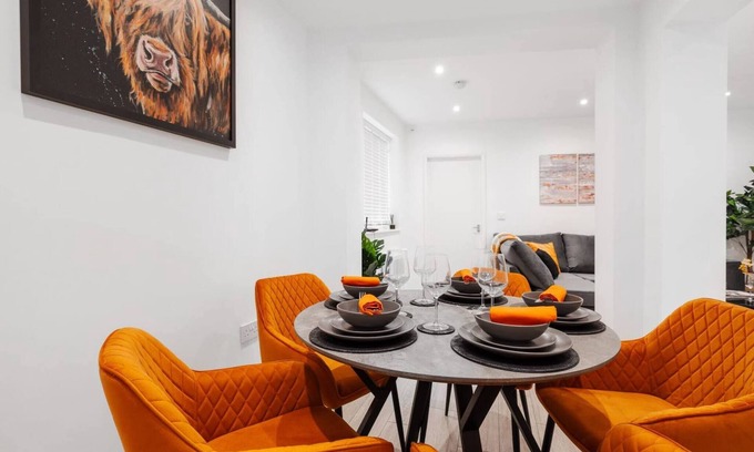 Wallasey Apartment | Brighton Apartment - Modern, Free Wi-Fi, Parking