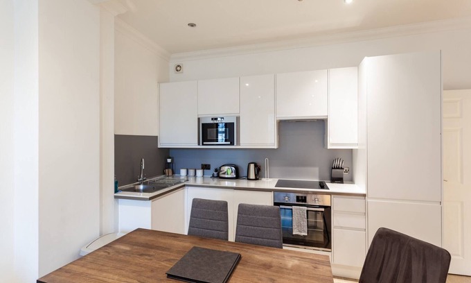 Brighton Apartment | Brighton Blissful Retreat by the Sea
